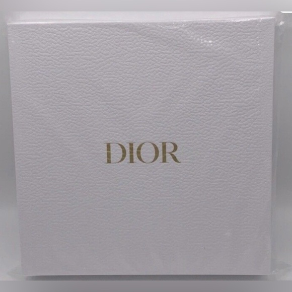 🤍🩵 NWT 2024 Christian Dior 500-piece Puzzle: Around The World Collection 🤍🩵 - Picture 4 of 9
